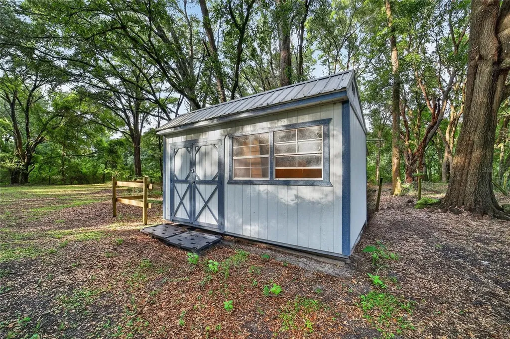 14210 NW Highway 464b Morriston FL 32668