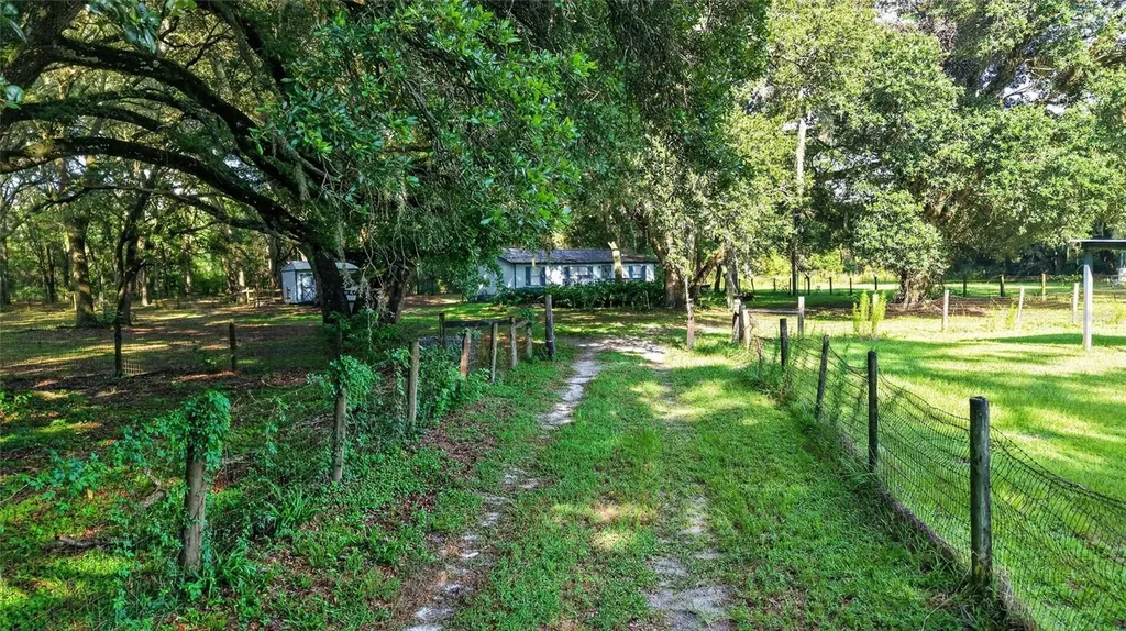 14210 NW Highway 464b Morriston FL 32668