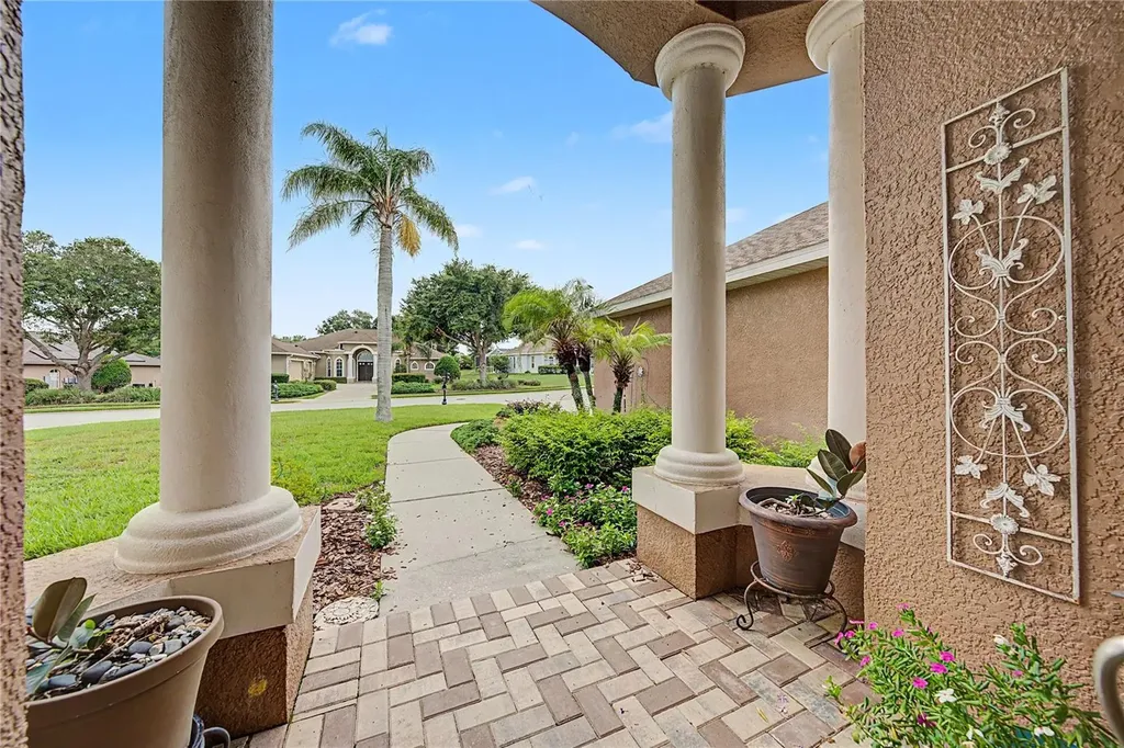 13301 Thoroughbred Drive Dade City FL 33525