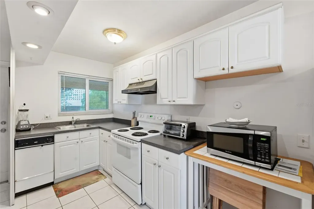 615 S Palm Avenue Sarasota FL 34236