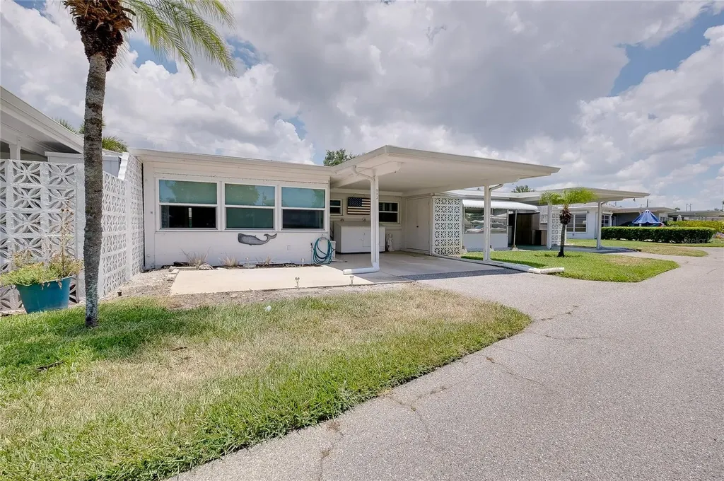 112 The Corso Venice FL 34285