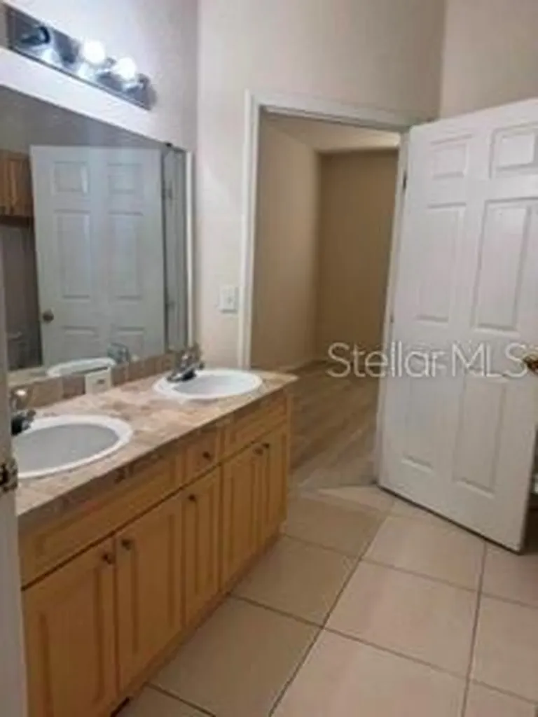 3707 Conroy Road Orlando FL 32839