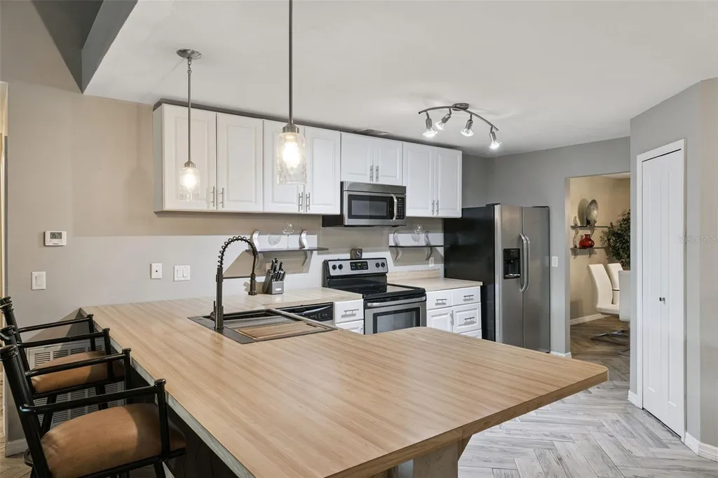 2011 Excalibur Drive Orlando FL 32822