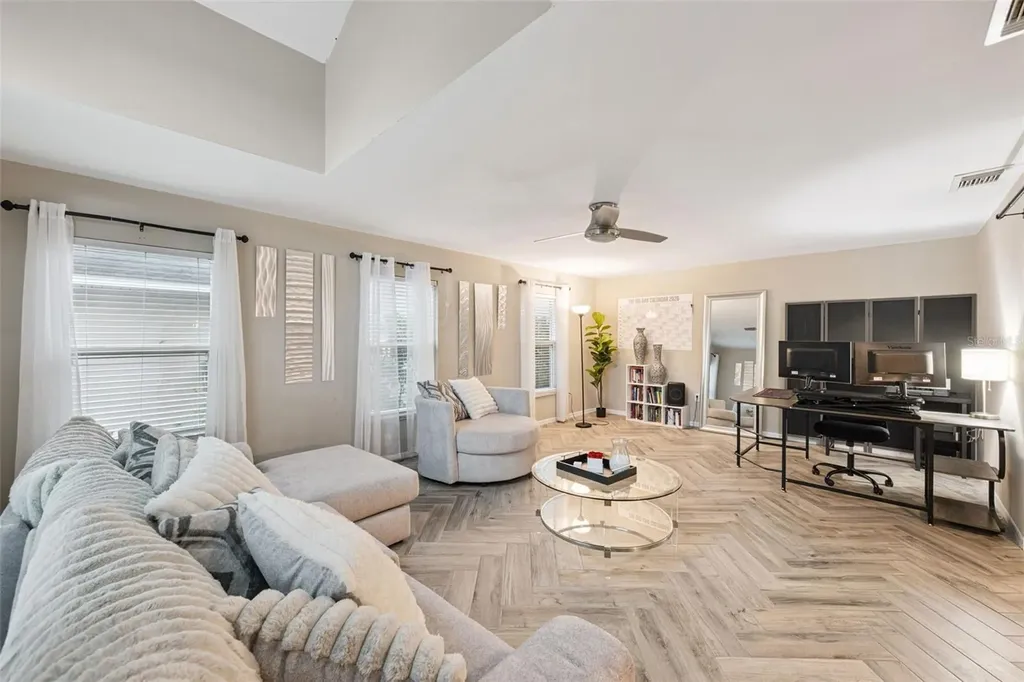 2011 Excalibur Drive Orlando FL 32822