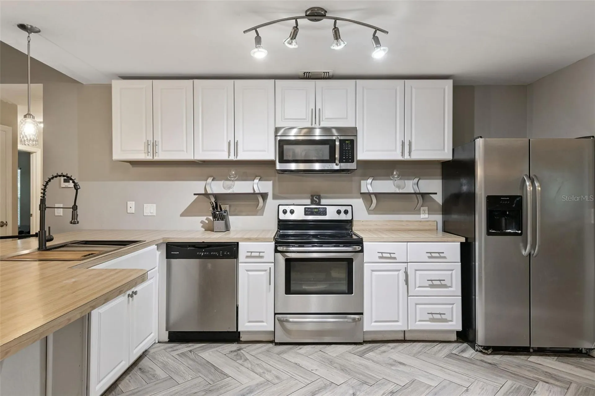2011 Excalibur Drive Orlando FL 32822