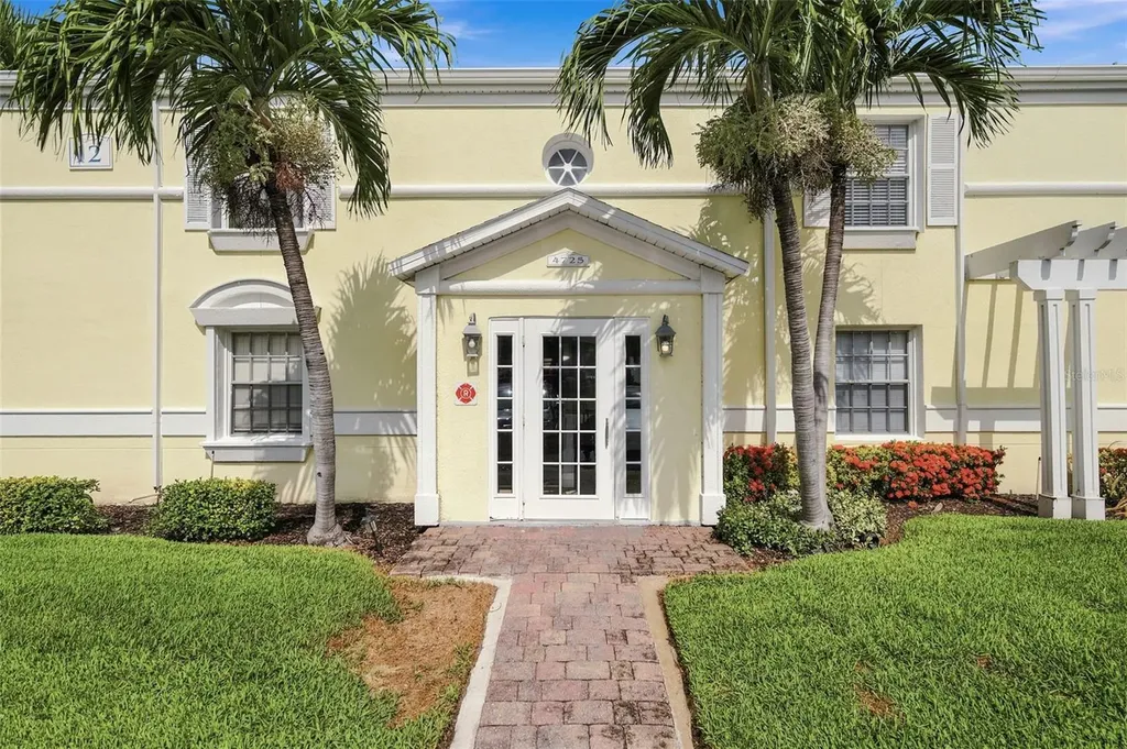 4725 Coquina Key Drive SE St Petersburg FL 33705