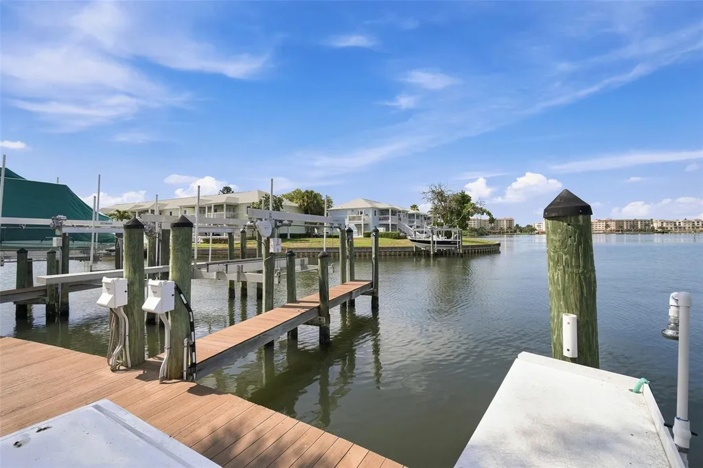 4725 Coquina Key Drive SE St Petersburg FL 33705