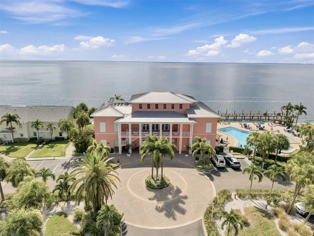 4725 Coquina Key Drive SE St Petersburg FL 33705