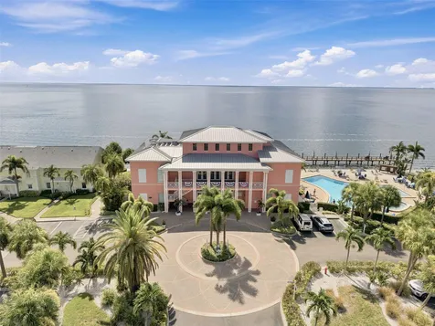 4725 Coquina Key Drive SE St Petersburg FL 33705