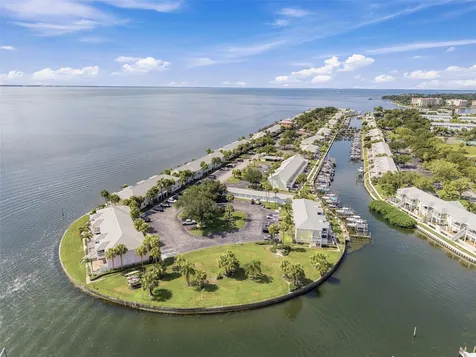 4725 Coquina Key Drive SE St Petersburg FL 33705