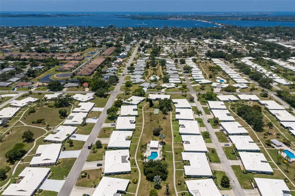 6615 10th Avenue W Bradenton FL 34209