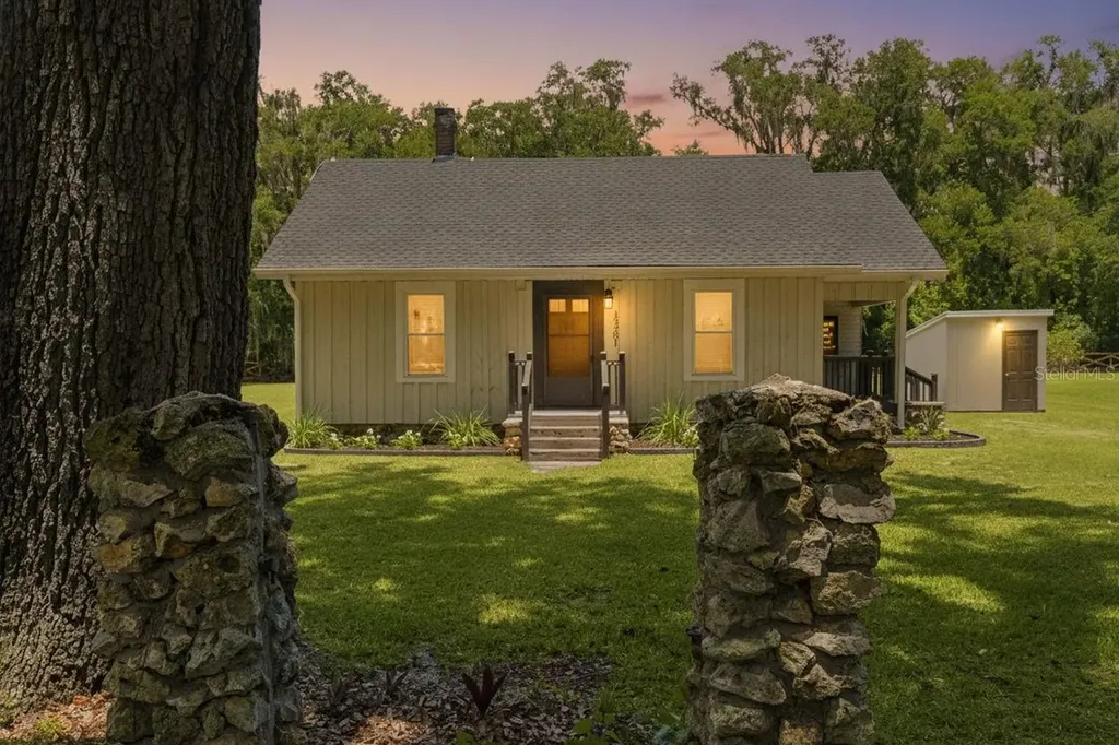 13281 SE 122nd Place Ocklawaha FL 32179