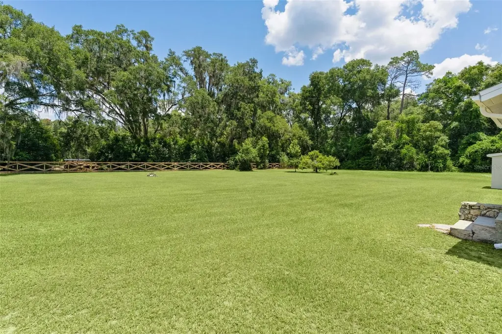 13281 SE 122nd Place Ocklawaha FL 32179
