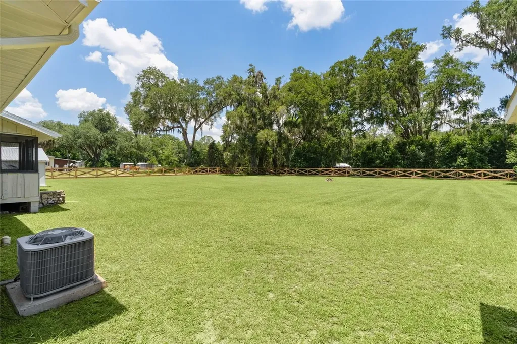 13281 SE 122nd Place Ocklawaha FL 32179