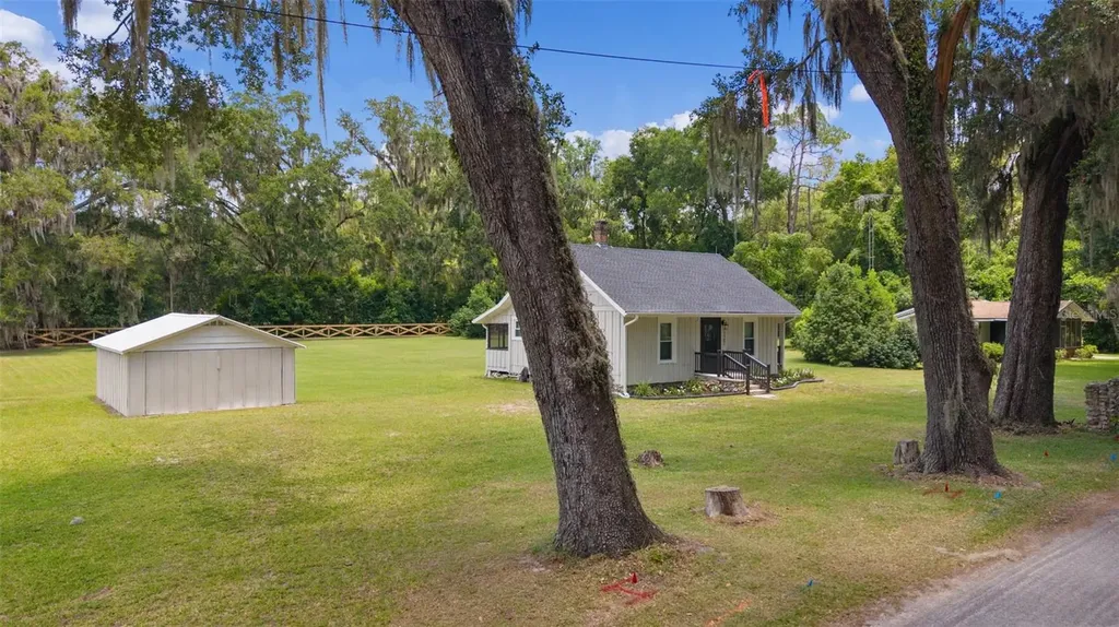 13281 SE 122nd Place Ocklawaha FL 32179