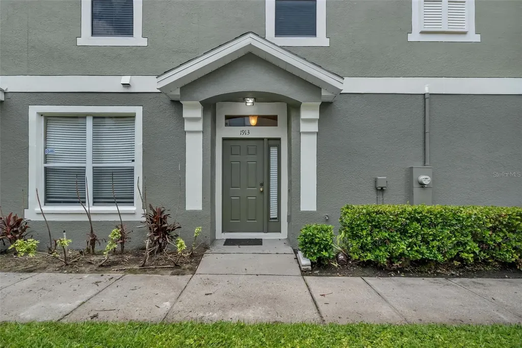 1913 Estancia Circle Kissimmee FL 34741
