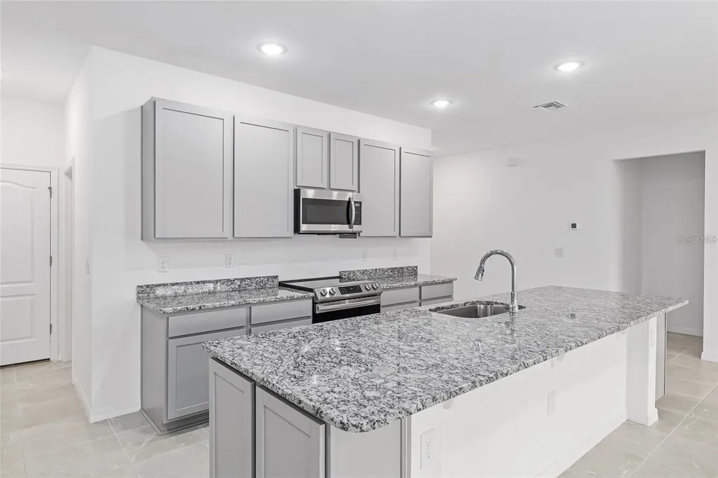 2275 NW 248th Way Newberry FL 32669