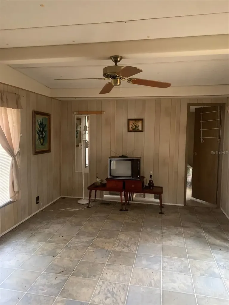 18612 SE 50th Street Ocklawaha FL 32179