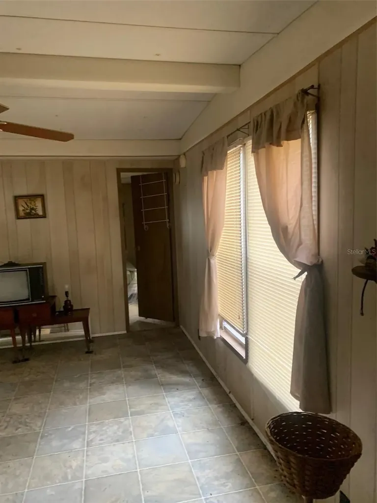 18612 SE 50th Street Ocklawaha FL 32179