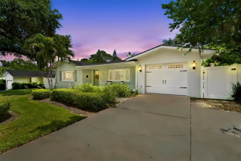 1207 Kapok Circle Clearwater FL 33759