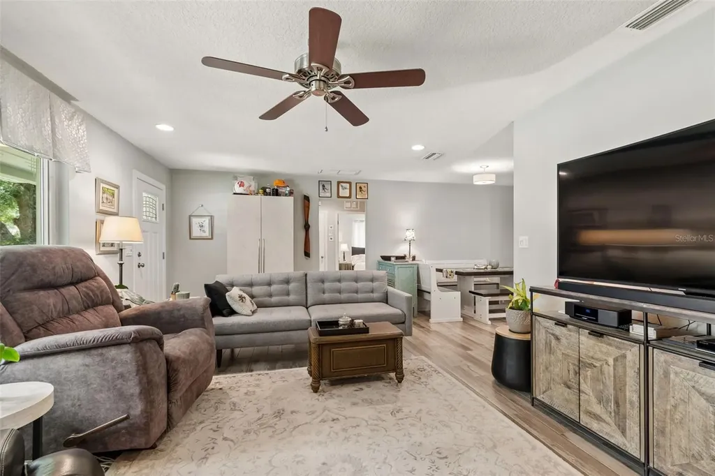 1207 Kapok Circle Clearwater FL 33759