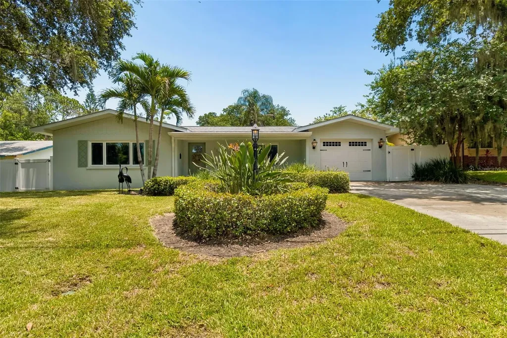 1207 Kapok Circle Clearwater FL 33759