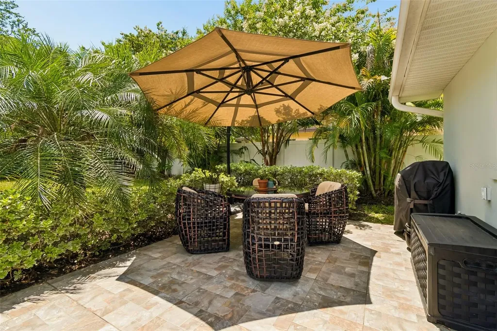 1207 Kapok Circle Clearwater FL 33759