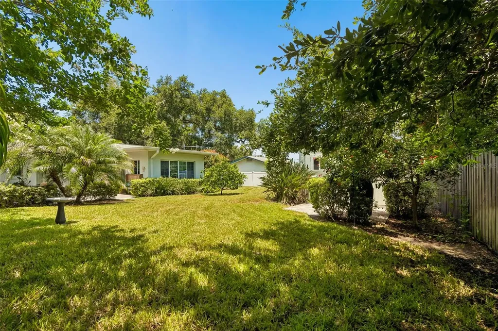 1207 Kapok Circle Clearwater FL 33759