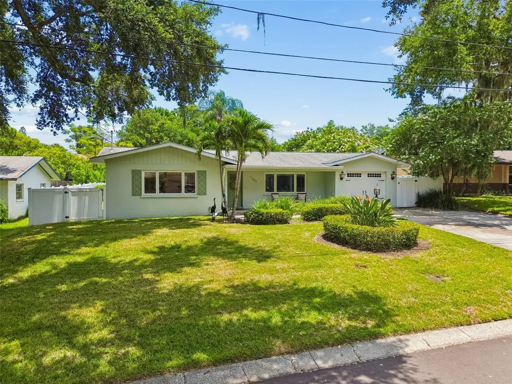 1207 Kapok Circle Clearwater FL 33759