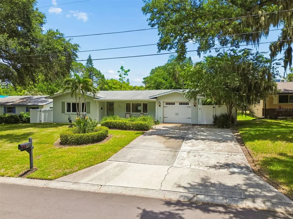1207 Kapok Circle Clearwater FL 33759