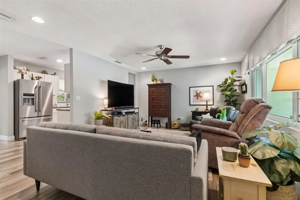 1207 Kapok Circle Clearwater FL 33759