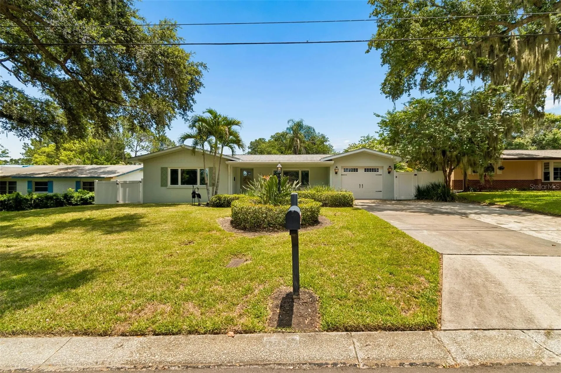 1207 Kapok Circle Clearwater FL 33759