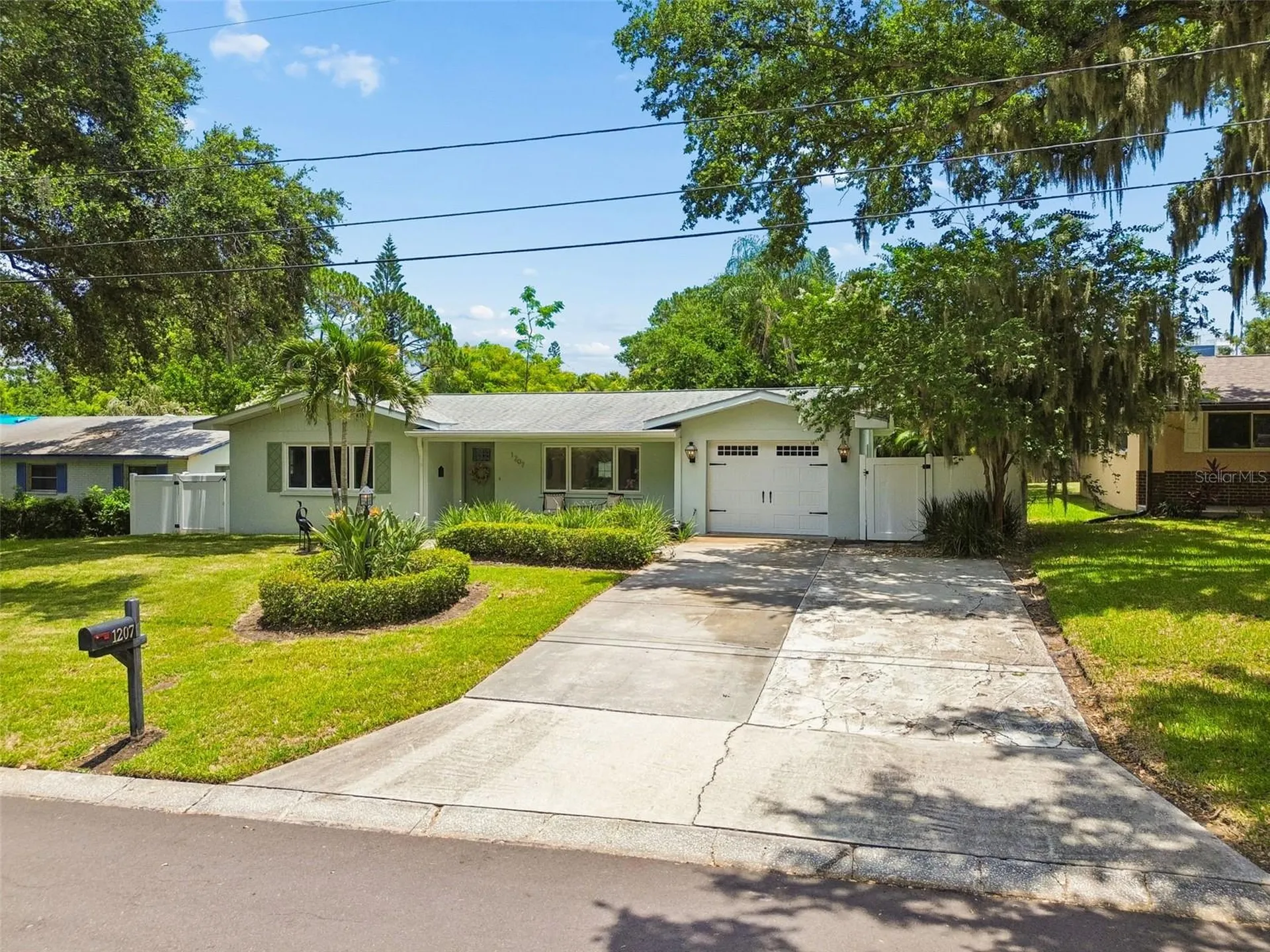 1207 Kapok Circle Clearwater FL 33759