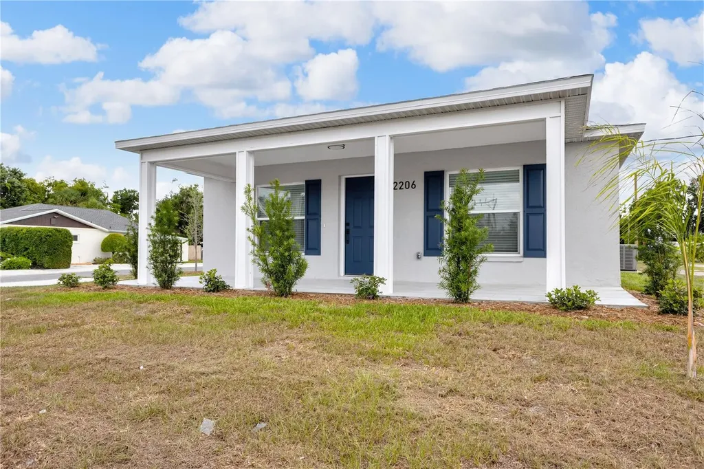 2206 53rd Avenue E Bradenton FL 34203