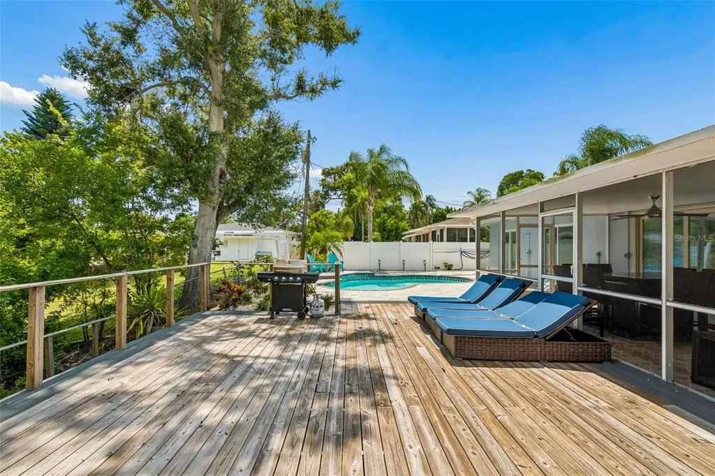 3282 Honeysuckle Road Largo FL 33770