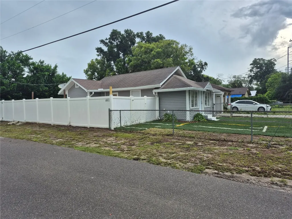 1402 E Bougainvillea Avenue Tampa FL 33612