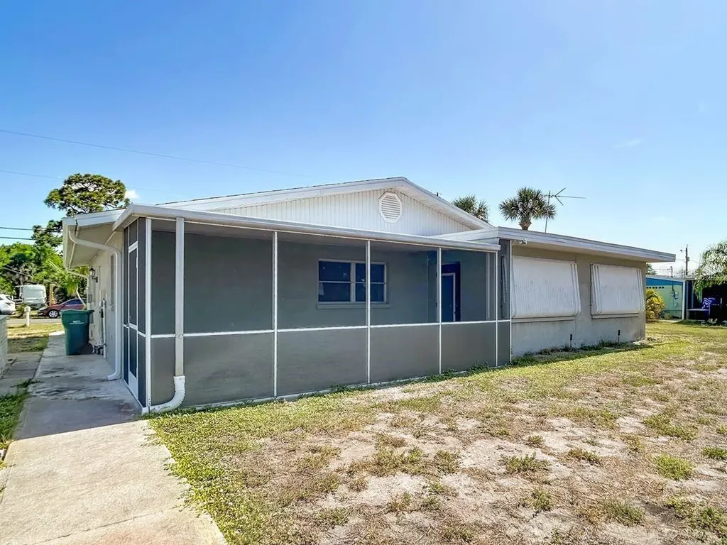 829 E 7th Street Englewood FL 34223