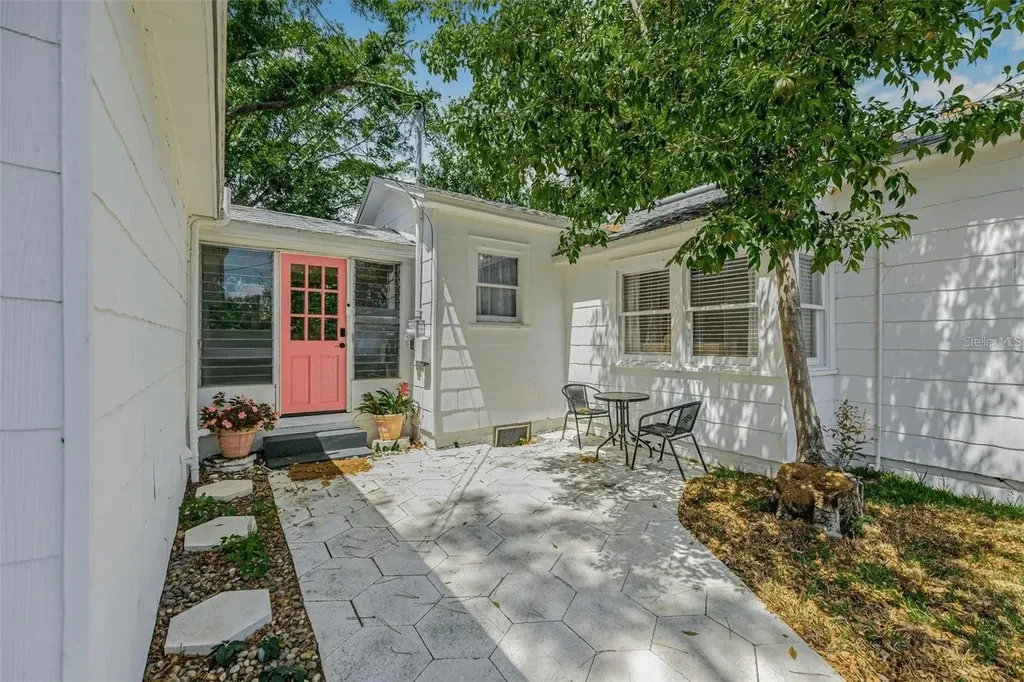 3500 6th Avenue N St Petersburg FL 33713