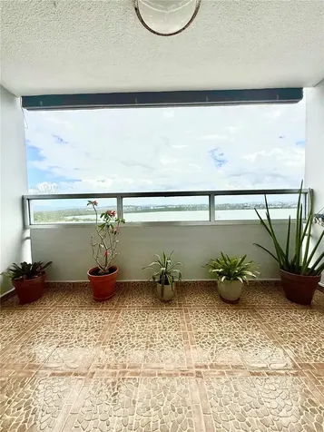 4 Avenida Laguna Carolina PR 00979