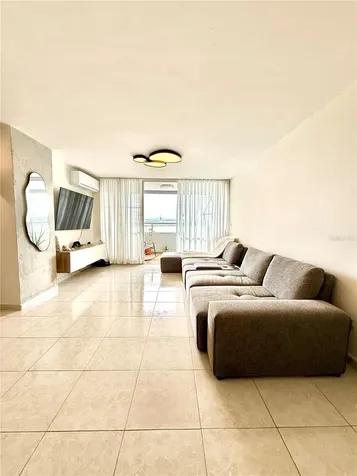4 Avenida Laguna Carolina PR 00979