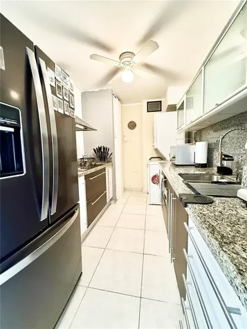 4 Avenida Laguna Carolina PR 00979