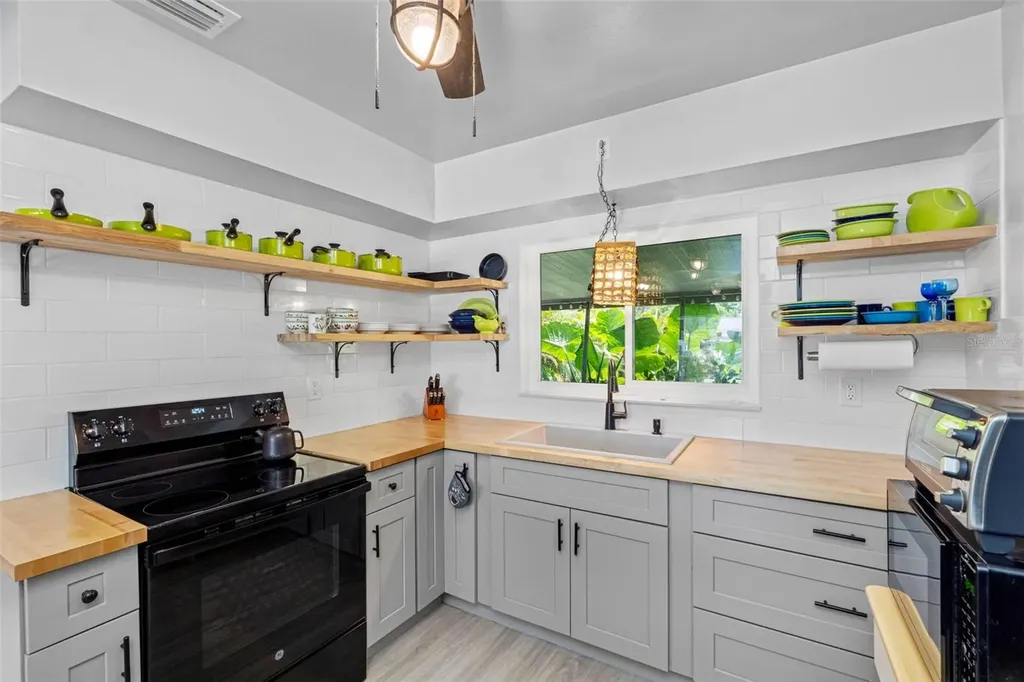 4011 7th Avenue N St Petersburg FL 33713