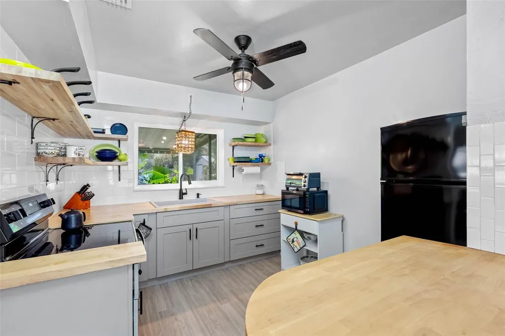 4011 7th Avenue N St Petersburg FL 33713
