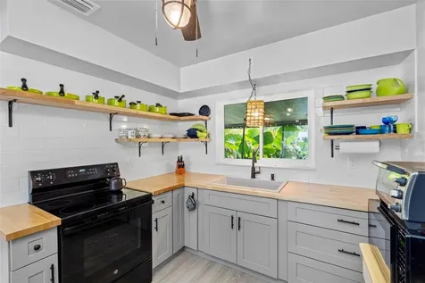 4011 7th Avenue N St Petersburg FL 33713