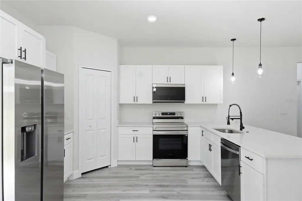 8809 N Circular Way Dunnellon FL 34434