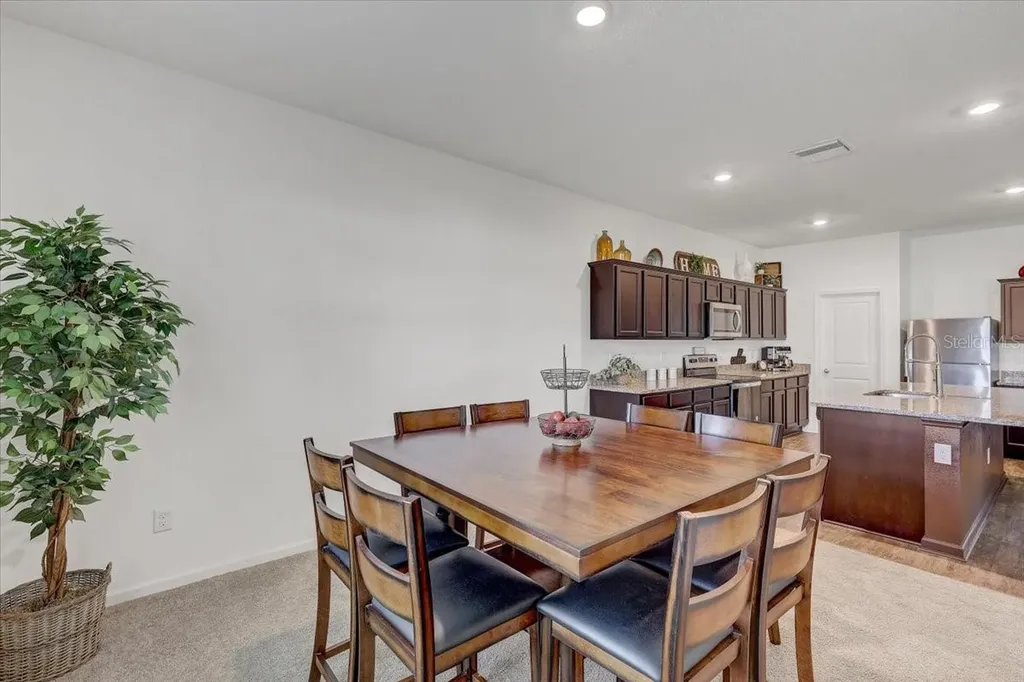 806 Highgate Oaks Place Seffner FL 33584