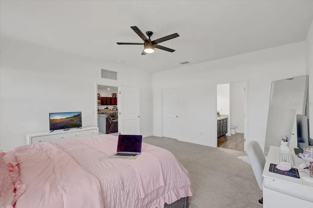 806 Highgate Oaks Place Seffner FL 33584