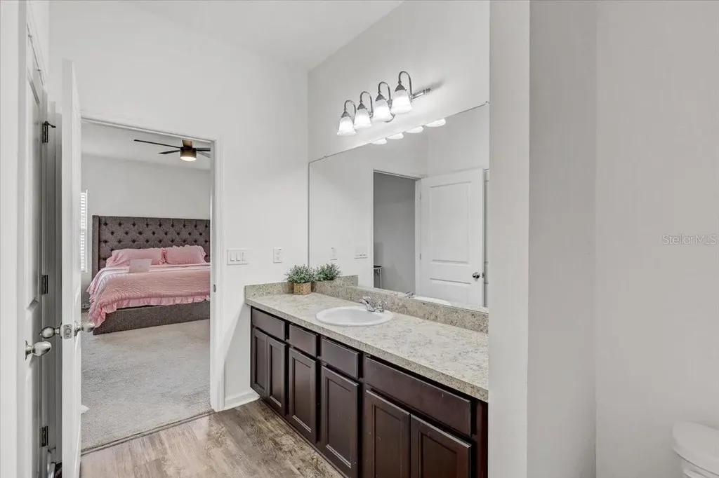 806 Highgate Oaks Place Seffner FL 33584