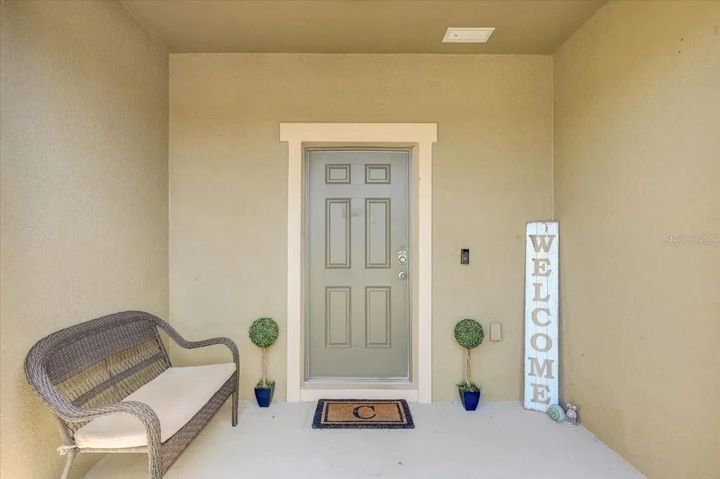 806 Highgate Oaks Place Seffner FL 33584