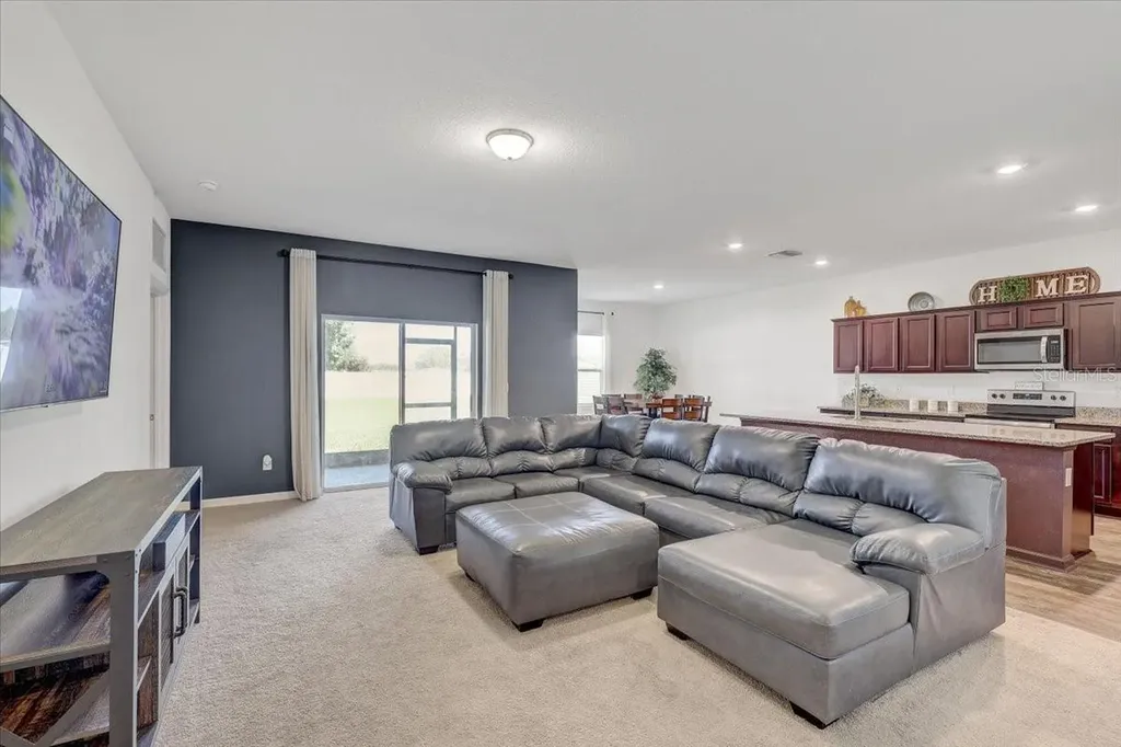 806 Highgate Oaks Place Seffner FL 33584